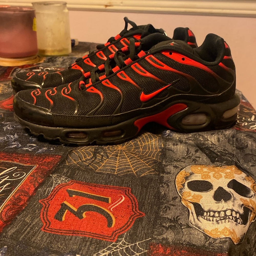 AIR MAX PLUS TN Bred Black & Red